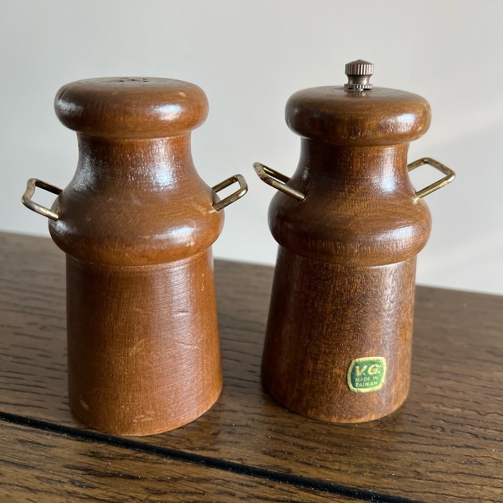 Vintage Wooden Salt Shaker and Pepper Mill Grinder Set 4.5” Tall - Picture 3 of 10